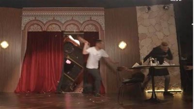 أحمد فتوح يعتدي بالضرب على رامز جلال