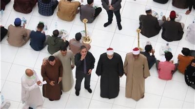 وكيل الأزهر يتفقد الطلاب الوافدين خلال الإفطار الجماعية اليوم