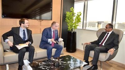 نائب وزير الإسكان يبحث مع سفير جمهورية التشيك بالقاهرة أوجه التعاون (صور)