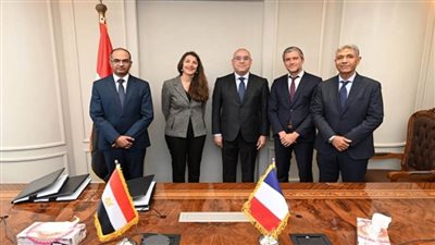 الإسكان والوكالة الفرنسية للتنمية يوقعان اتفاقية لرفع كفاءة محطة معالجة الصرف بحلوان (صور)