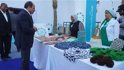 حفل إفطار الأسرة المصرية.. الرئيس السيسي يطمئن على مواطني مدينة الأسمرات