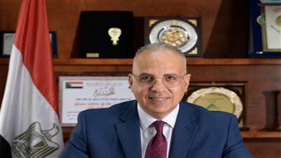 وزير الري يطمئن على بعثة الوزارة في السودان