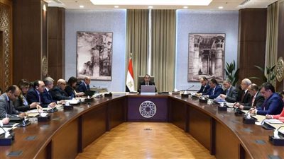 رئيس الوزراء يعقد اجتماعا لبحث سُبل النهوض بالمناطق الاستثمارية والصناعية والتغلب على التحديات التي تواجه المستثمرين