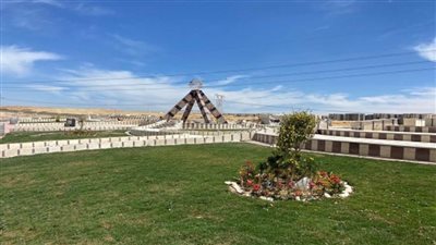 وزير الإسكان: دفع العمل بالمشروعات الخدمية والطرق بمدينة العبور الجديدة (صور)