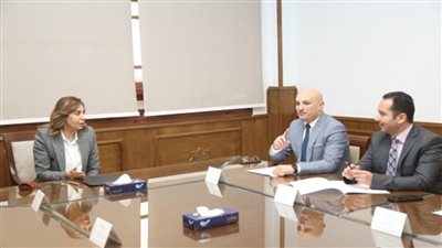 وزيرة الثقافة تجتمع ووفد 