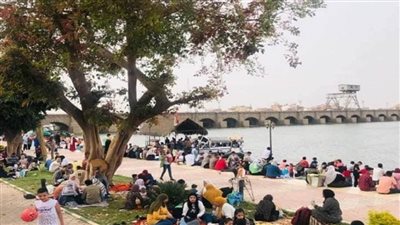 إقبال كثيف على زيارة حدائق الري بالقناطر الخيرية (صور)