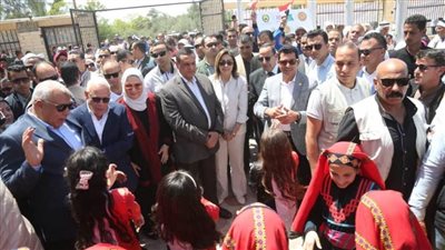 وزيرة الثقافة توجه بتسيير قوافل المكتبات المتنقلة لقرية شهداء الروضة وتزويد مكتبات المدارس بإصدارات الوزارة 