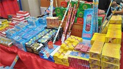 الأمن العام يضبط شخص يصنع الألعاب النارية بحوزته كمية من أدوات التصنيع