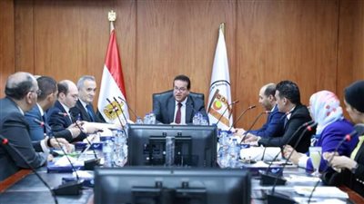 وزير الصحة يبحث إنشاء مدينة طبية شاملة تابعة لهيئة المعاهد التعليمية تعمل ببرامج وظيفية متطورة