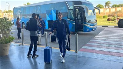 السوبر المصري.. وصول بعثة بيراميدز مطار القاهرة استعداداً للسفر للإمارات