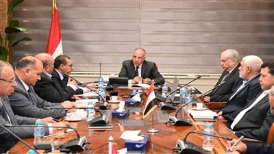 وزير الموارد المائية يتابع الخطوات التنفيذية للتحول لنظام الري الحديث بمزارع قصب السكر (صور)