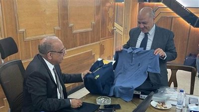  وزير قطاع الأعمال العام يجتمع بقيادات الشركة القابضة للقطن وشركة مصر للغزل والنسيج بالمحلة الكبرى (صور)