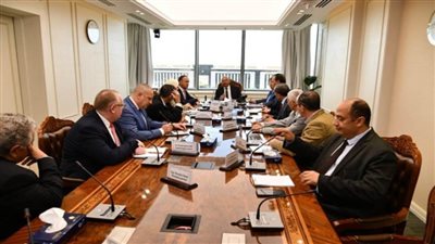 الوزير: نسابق الزمن لتوطين صناعات النقل في مصر (صور)
