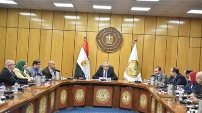 وزير القوى العاملة يلتقي مديري المديريات بالمحافظات (صور)