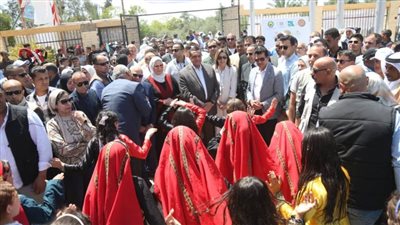 وزيرة الثقافة توجه بتسيير قوافل المكتبات المتنقلة لقرية شهداء الروضة بشمال سيناء  