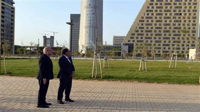 رئيس الوزراء يتفقد 