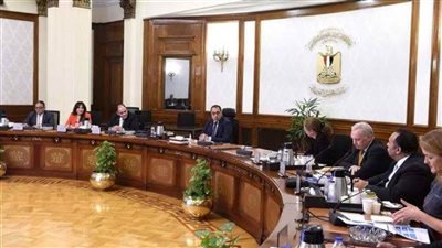 رئيس الوزراء يستعرض مع مسئولي البنك الدولي عناصر مقترحة لاستراتيجية تنمية الصناعة