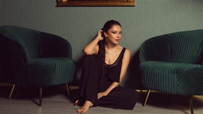 الفنانة السورية نورا العايق: تأدية شخصية 