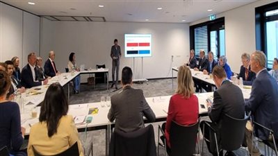 رئيس اقتصادية قناة السويس يستعرض استراتيجية الوقود الأخضر أمام كبرى الشركات الهولندية (صور)