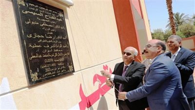 وزير التعليم ومحافظ أسوان يفتتحان مدرستين ويضعان حجر الأساس لمشروع مجمع مدارس الحصايا (صور)
