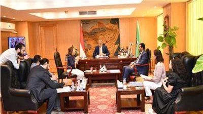 محافظ الفيوم يناقش تطبيق النموذج الوطني للموازنة التشاركية بالمحافظة