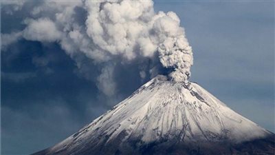المكسيك ترفع مستوى الإنذار جراء انبعاث الدخان والرماد من بركان بوبوكاتيبيل 