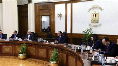 رئيس الوزراء يتابع مقترحات مشروع تطوير الهوية البصرية للطريق الدائري