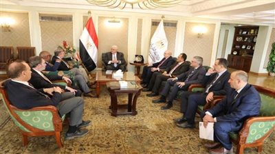 وزير التعليم العالي يعقد اجتماعًا مع وفد جامعة أريزونا الأمريكية (صور)