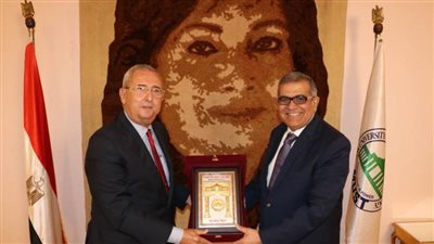 كلية طب جامعة مصر للعلوم والتكنولوجيا تعقد المؤتمر البحثى الطلابى الأول للنظام التكاملى تحت شعار 