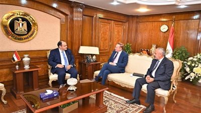 وزير التجارة والصناعة يبحث مع مسئولي شركتين سعوديتين التوسع بالسوق المصري
