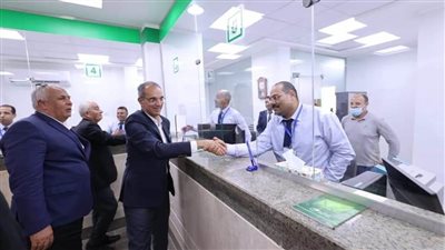 وزير الاتصالات يتفقد مبنى بريد السلام ومدرستي التربية الفكرية والأمل للصم بالخارجة