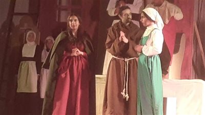 انطلاق العرض المسرحي 