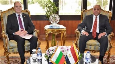 وزير الطيران يلتقي سفير بلغاريا لاستعراض أوجه التعاون المشترك