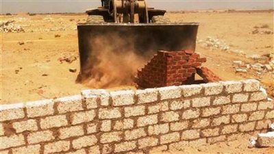 إزالة 11 حالة تعدي على الأرض الزراعية في قرى سمالوط بالمنيا