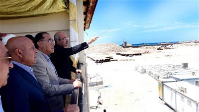 رئيس الوزراء يتابع معدلات تنفيذ عدد من المشروعات الجاري تنفيذها بميناءي الإسكندرية والدخيلة (صور)