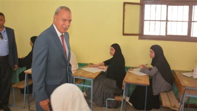 محافظ القليوبية يتفقد لجان الدبلومات الفنية للاطمئنان على الطلاب