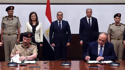 رئيس الوزراء يشهد التوقيع على عقد إنشاء 6 مخازن استراتيجية لتخزين الأدوية والمستلزمات الطبية (صور)