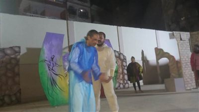 بيت ثقافة دشنا يقدم العرض المسرحي 