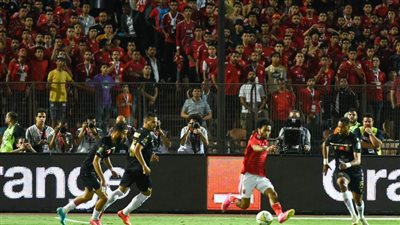 الأهلي يفوز على الوداد المغربي 2-1 ويتأجل حسم بطل إفريقيا لمعركة كازابلانكا