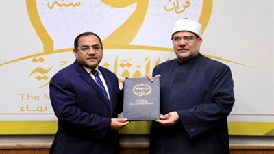 وزير الأوقاف يتسلم نتيجة مسابقة العمال من رئيس الجهاز المركزي للتنظيم والإدارة (صور)