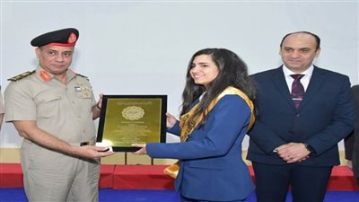 القوات المسلحة تحتفل بتخرج دورة تأهيل الأعضاء المدنيين الدفعة 22 رقابة إدارية (صور)