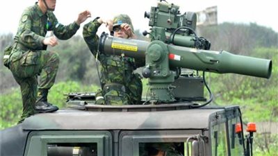 القوات المسلحة التايوانية تجري مناورات عسكرية 