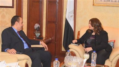 وزيرة الهجرة تستقبل السفير الكويتي بالقاهرة لبحث أوضاع الجالية المصرية بالكويت
