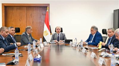 وزير الري يتابع حالة المنظومة المائية وجاهزية شبكة الترع والمصارف ومحطات الرفع خلال فترة أقصى الاحتياجات