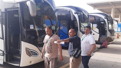 السياحة: استقبال أول أفواج الحج البري بمنافذ وموانئ مصر والسعودية والأردن