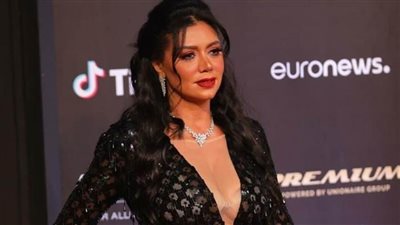 رانيا يوسف تخطف الأنظار بإطلالة مثيرة في الجيم