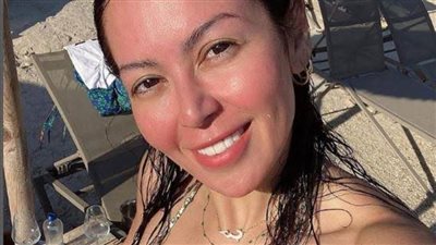 لقاء الخميسي تستعرض رشاقتها في الجيم 