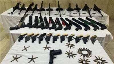 الأمن العام يضبط 35 قطعة سلاح ناري و25 متهمًا بأسيوط 