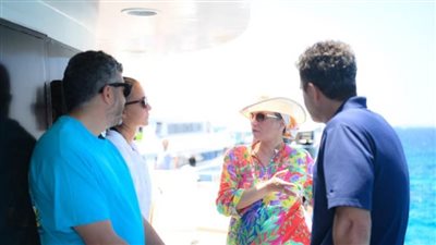 وزيرة البيئة تعلن : بدأ دراسة تحليل سلوك القروش بالبحر الاحمر 