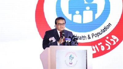 وزير الصحة يتسلم وثيقة من 